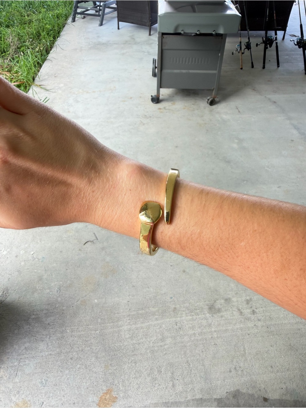 UNO de 50 Polished Gold Open Cuff Bracelet
